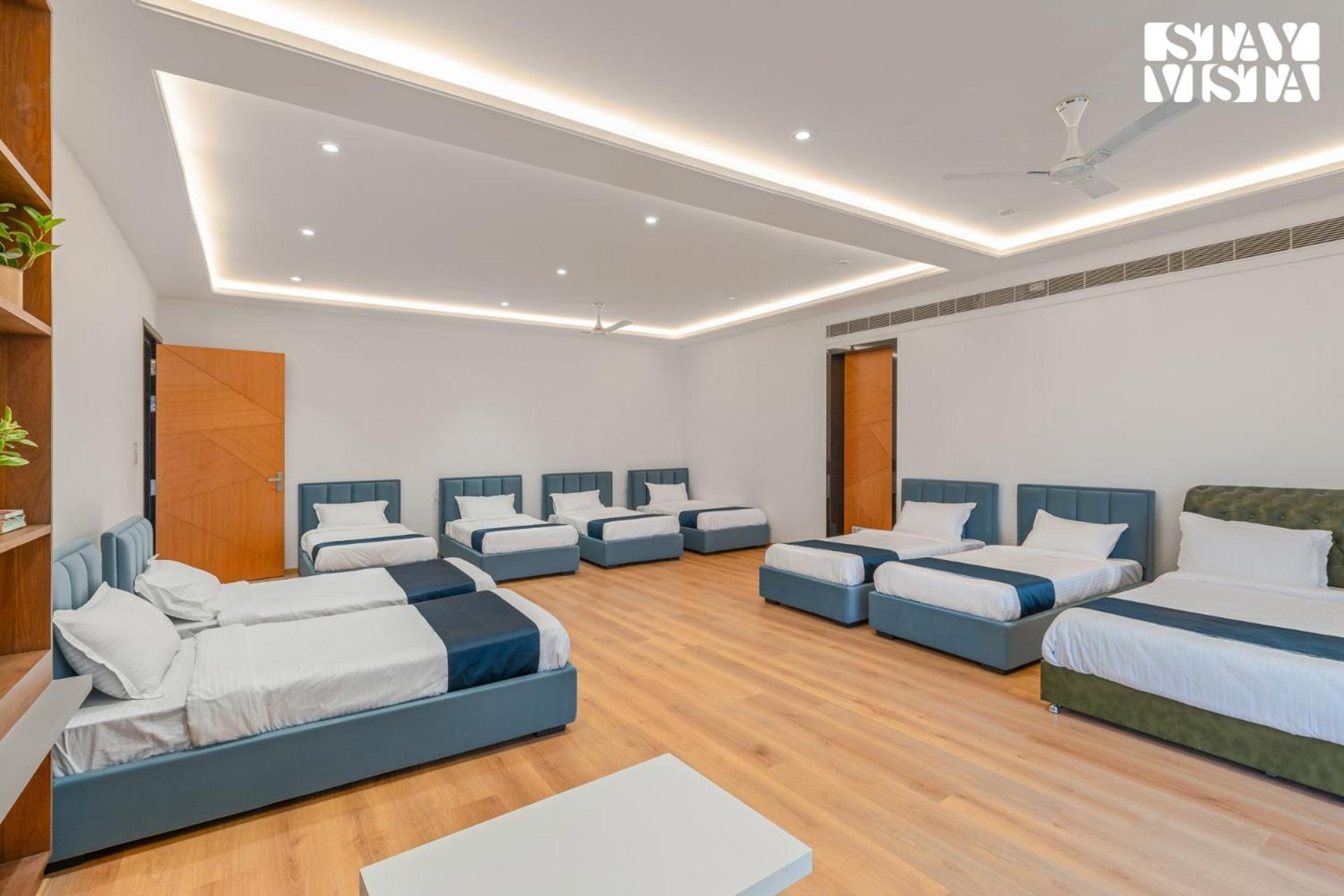 Stayvista At Aj House With Pvt Pool & Projector Set-Up Χιντεραμπάντ Εξωτερικό φωτογραφία